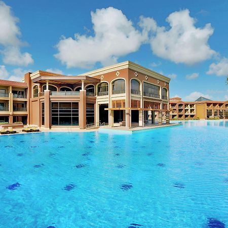Hilton Alexandria King'S Ranch Hotel King Mariout Exterior foto The resort's main pool
