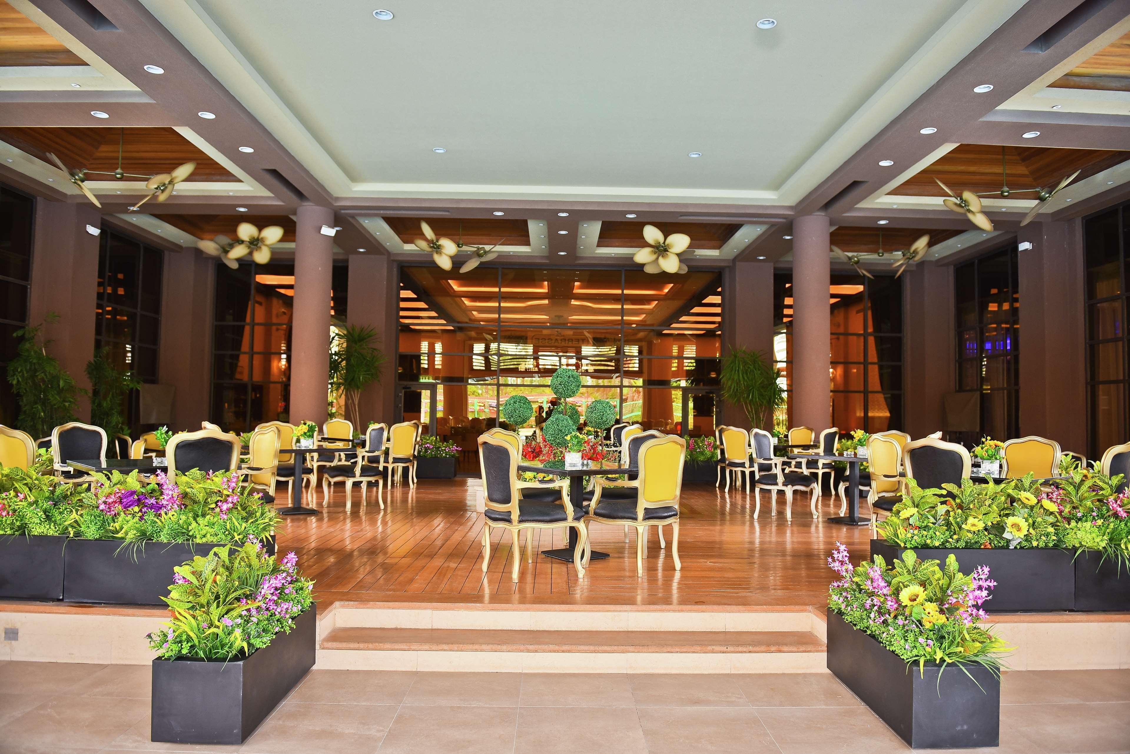 Hilton Alexandria King'S Ranch Hotel King Mariout Exterior foto The lobby of the hotel