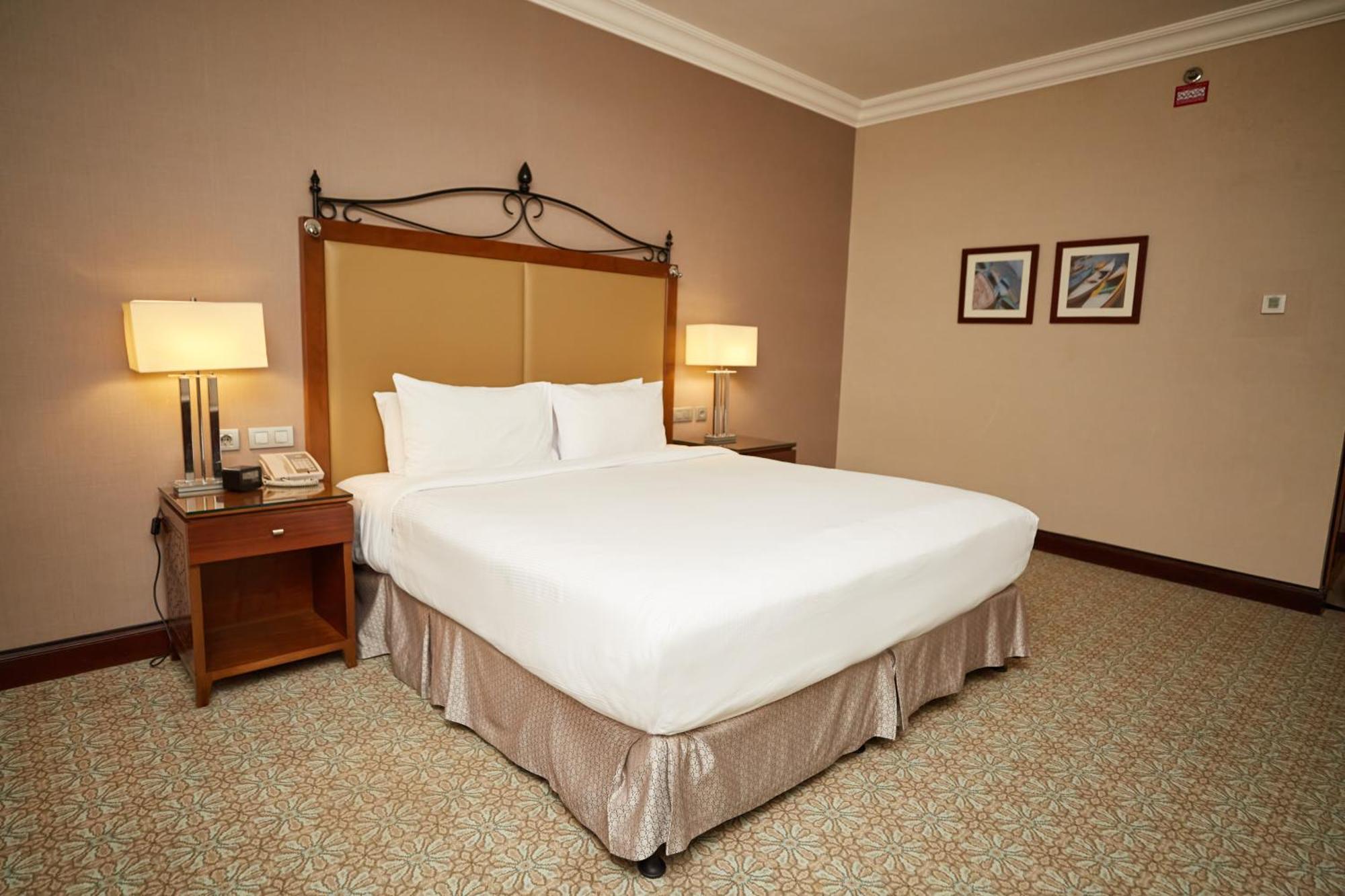Hilton Alexandria King'S Ranch Hotel King Mariout Exterior foto A guest room at the hotel