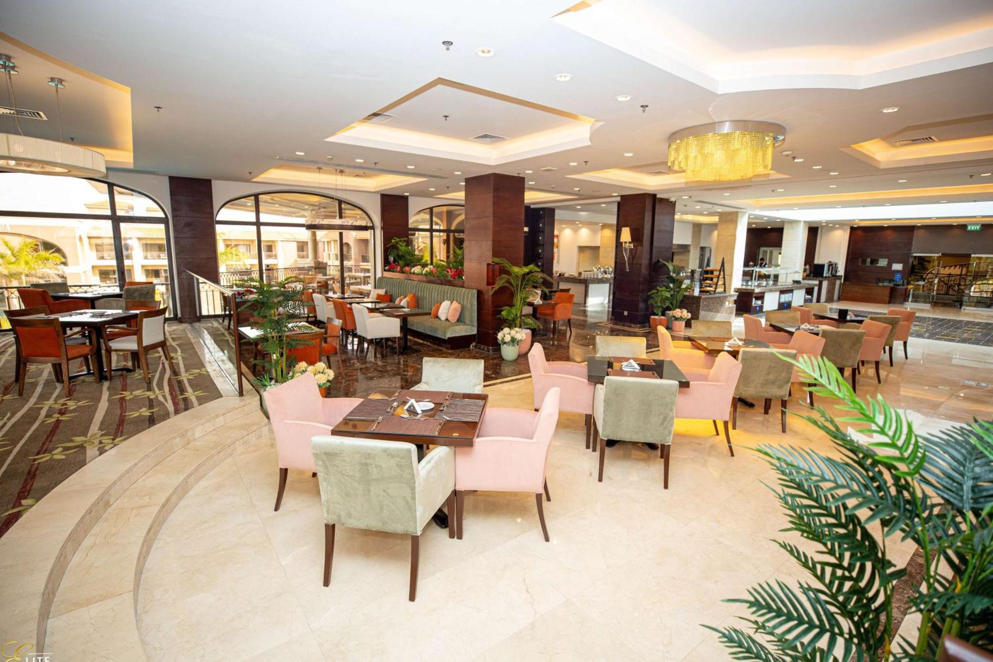 Hilton Alexandria King'S Ranch Hotel King Mariout Exterior foto The restaurant