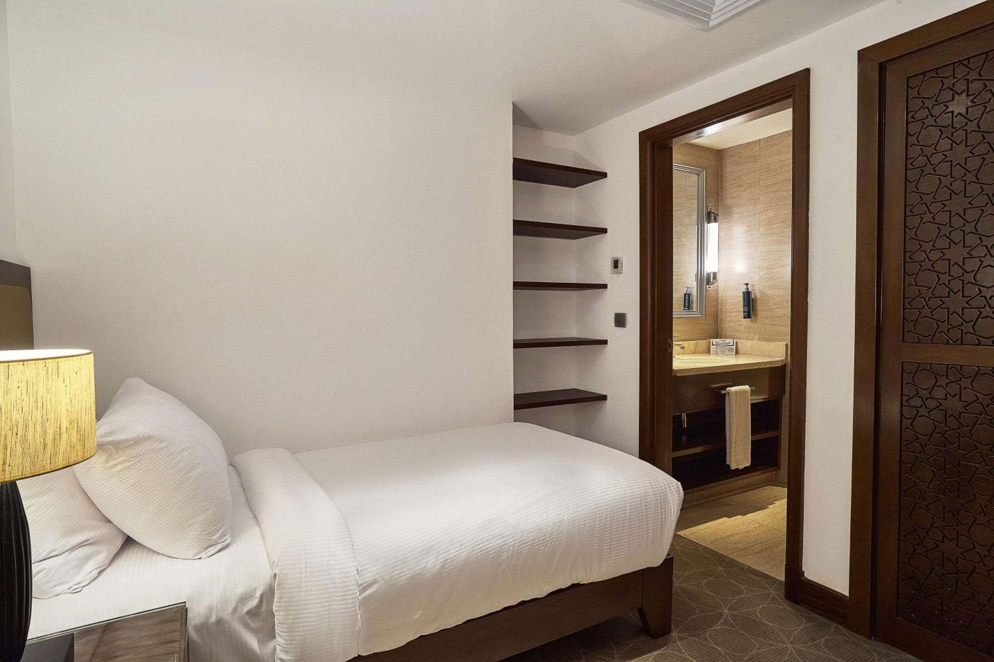 Hilton Alexandria King'S Ranch Hotel King Mariout Exterior foto A bedroom at the hotel